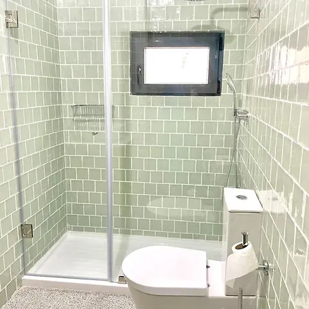 Apartment Rs3 Like A Local! Cosy & Modern With Ac! Very